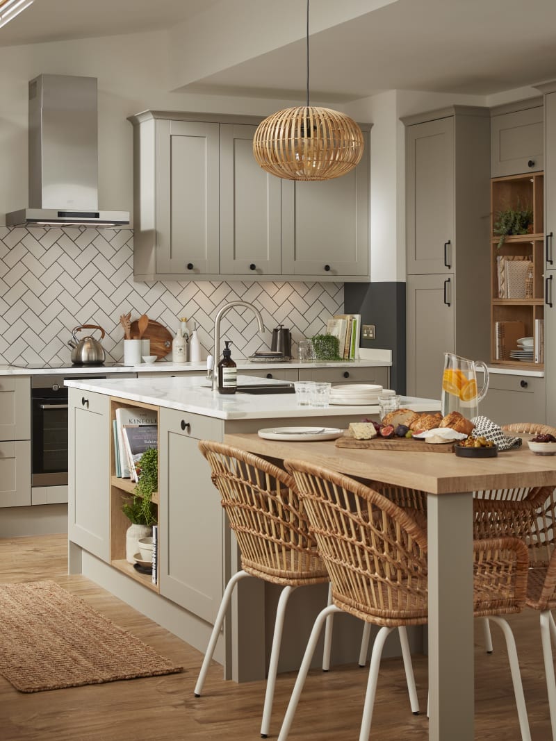 Tatton Kitchen by Magnet. A beautiful easy to use kitchen with traditional features with stylish modern touches.